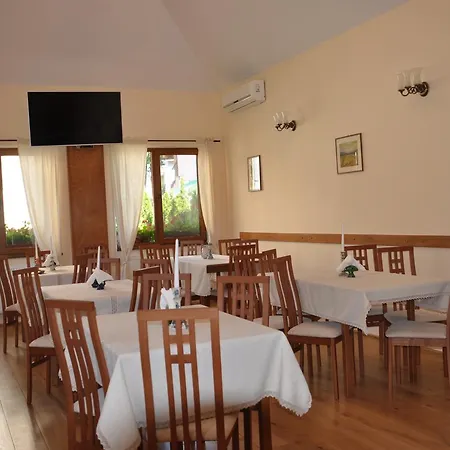 Anna Aparthotel *
