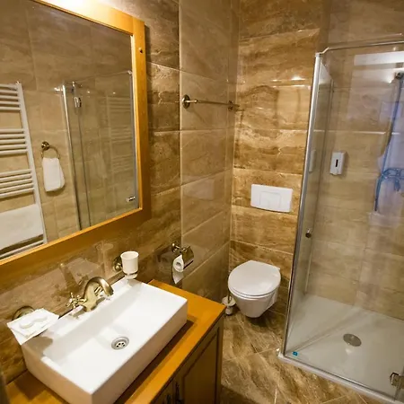Anna Aparthotel *
