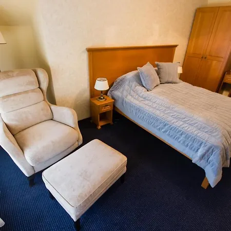 Anna Aparthotel *