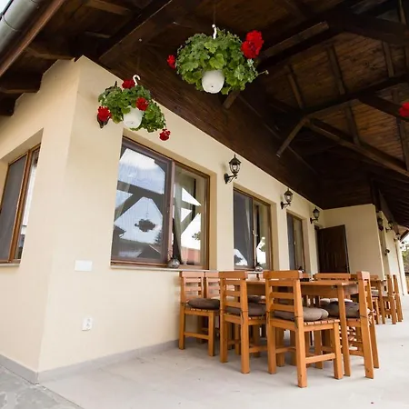 Anna Aparthotel *